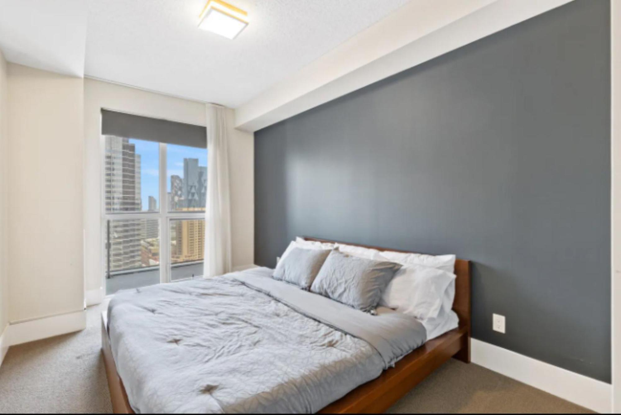 Comfort 300 Front Near Rogers Centre & Free Parking