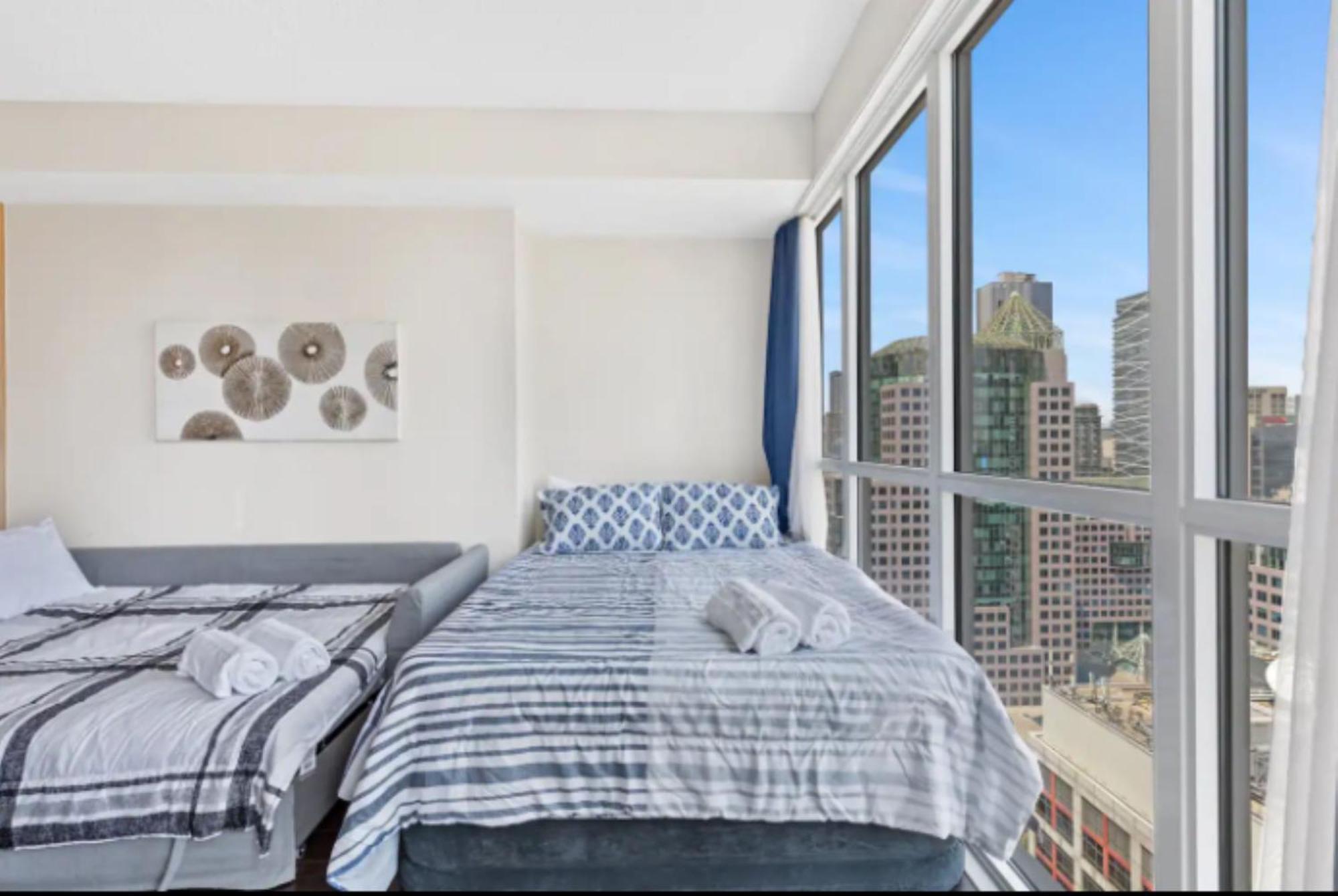 Comfort 300 Front Near Rogers Centre & Free Parking *