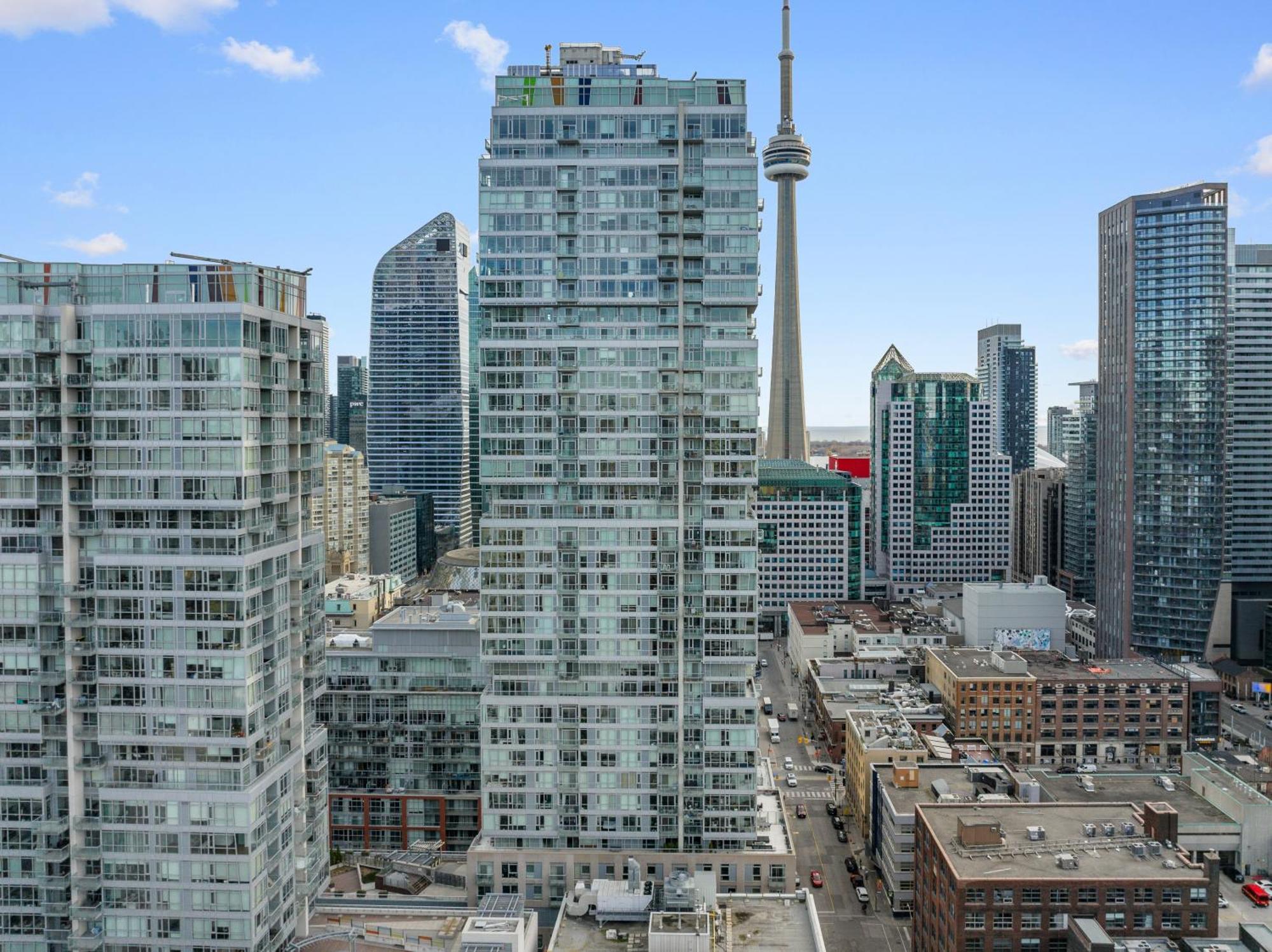 Parc - Entertainment District Apartment