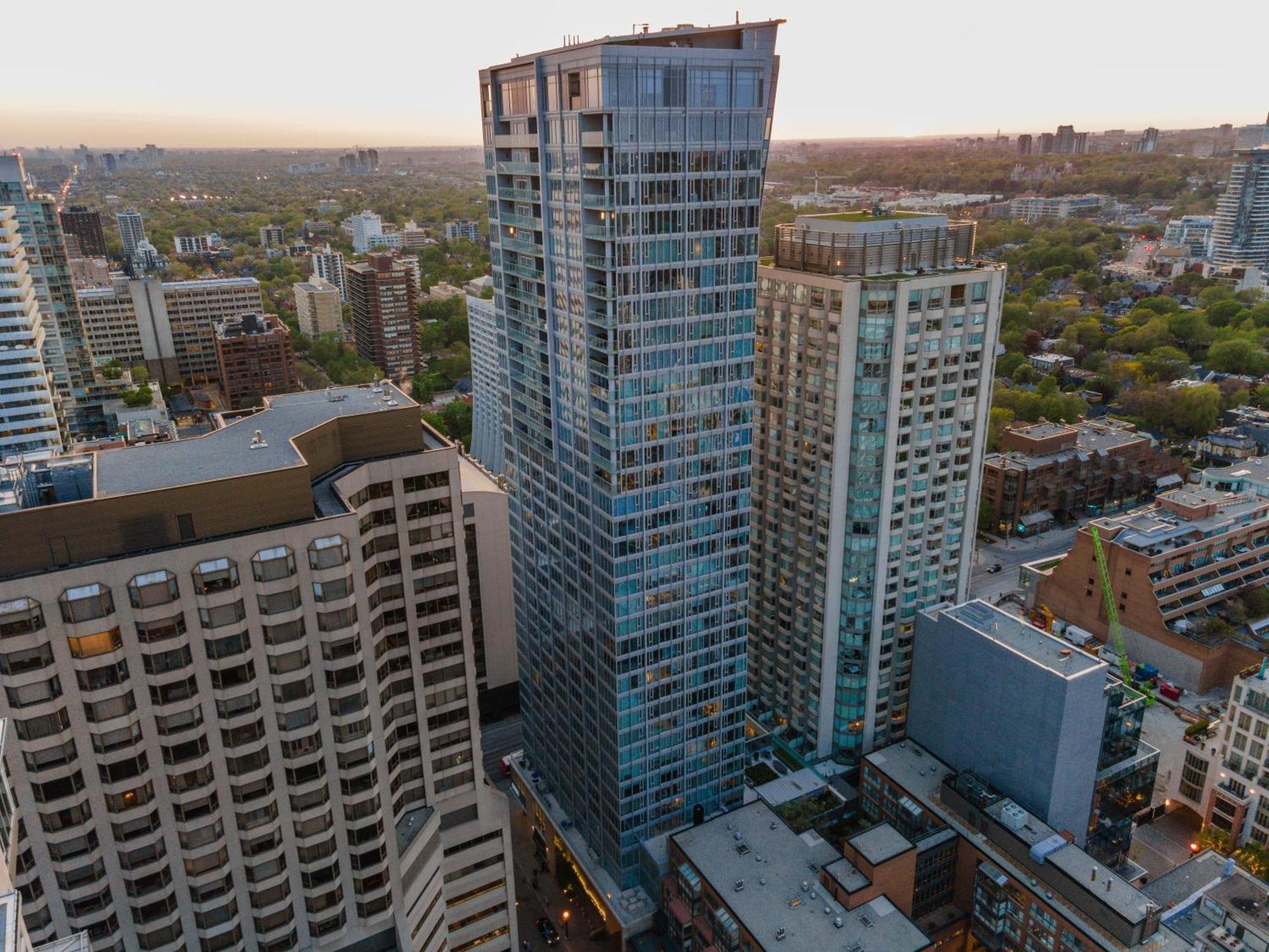 Yorkville Plaza - Pool & Hot Tub Apartment Toronto