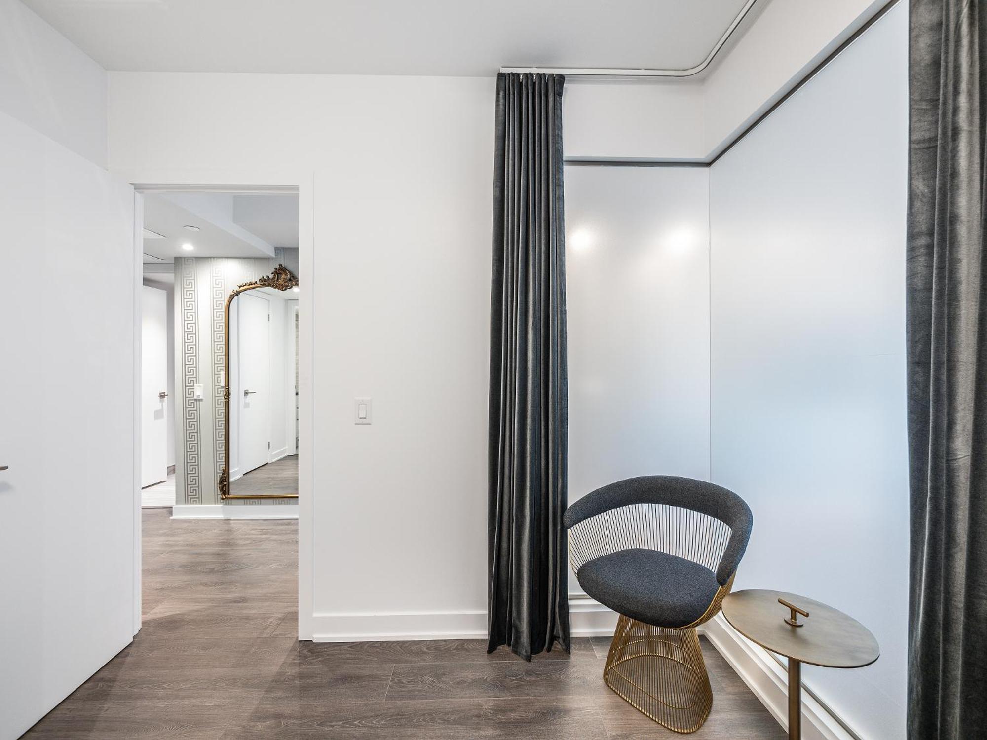 Yorkville Plaza - Pool & Hot Tub Apartment