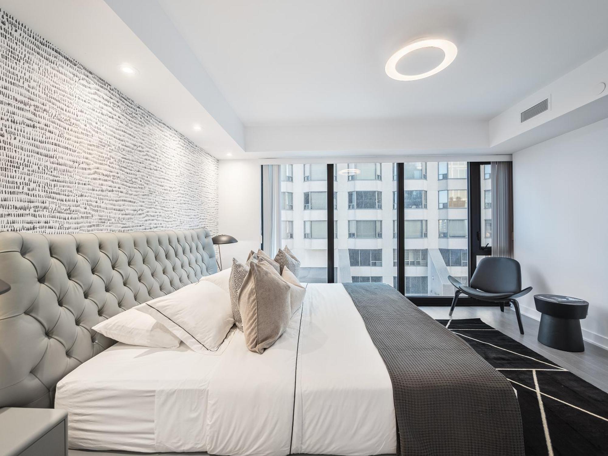 Yorkville Plaza - Pool & Hot Tub *