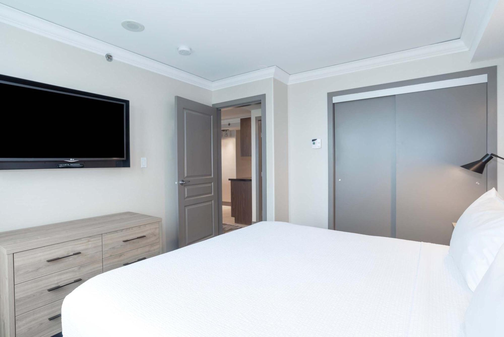 Hotel Sandman Signature Airport