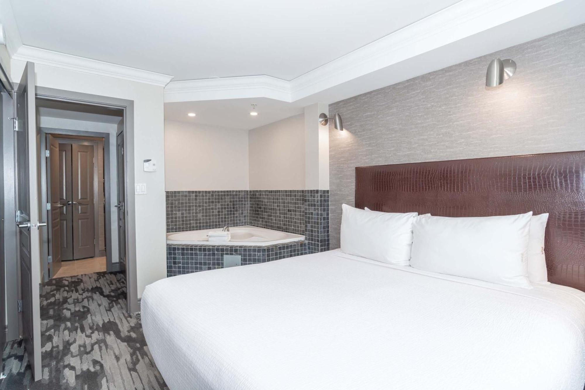 Hotel Sandman Signature Airport Toronto