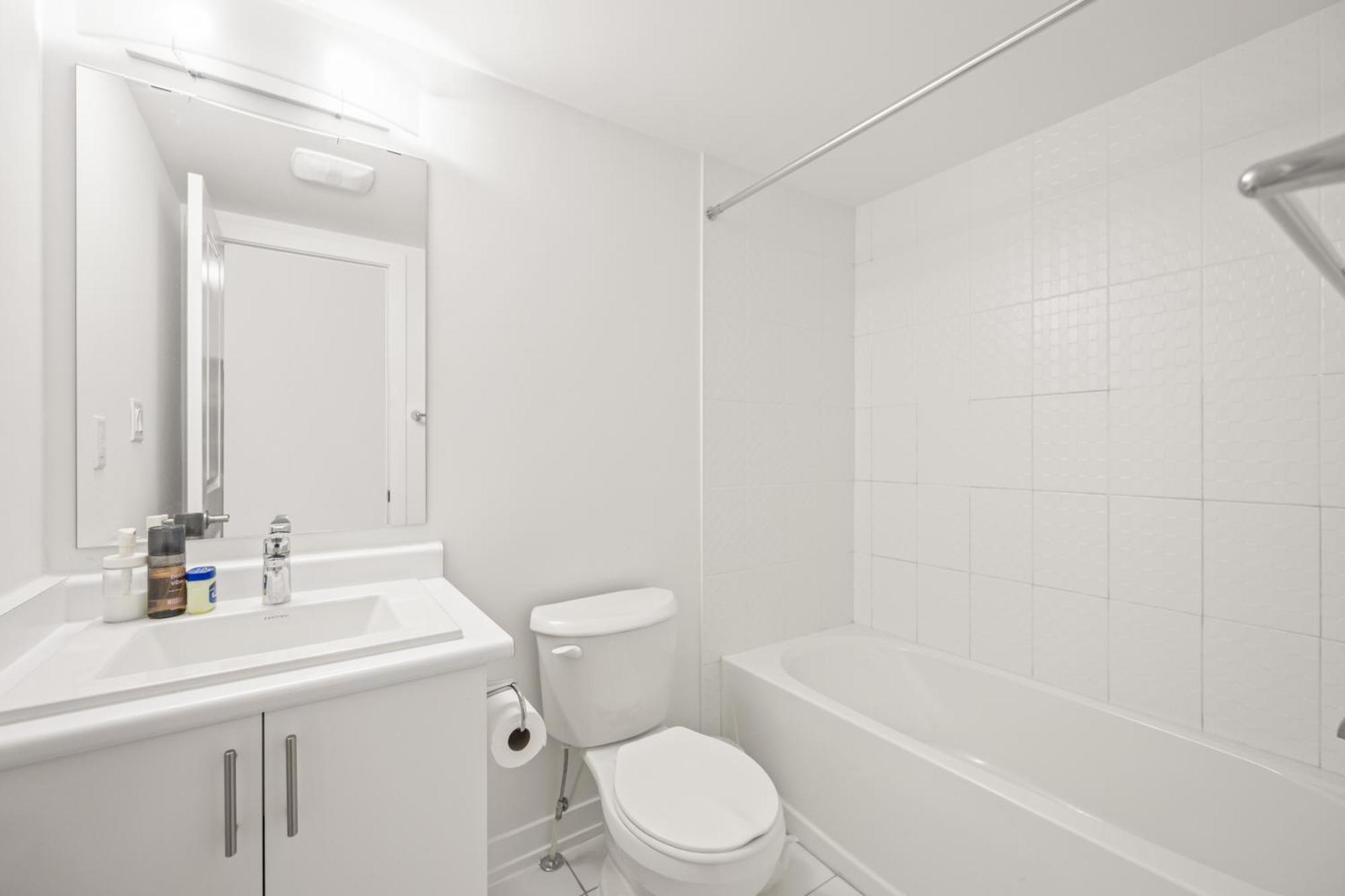 Private M A P L E With Attached Full Bathroom In Toronto, On, Canada