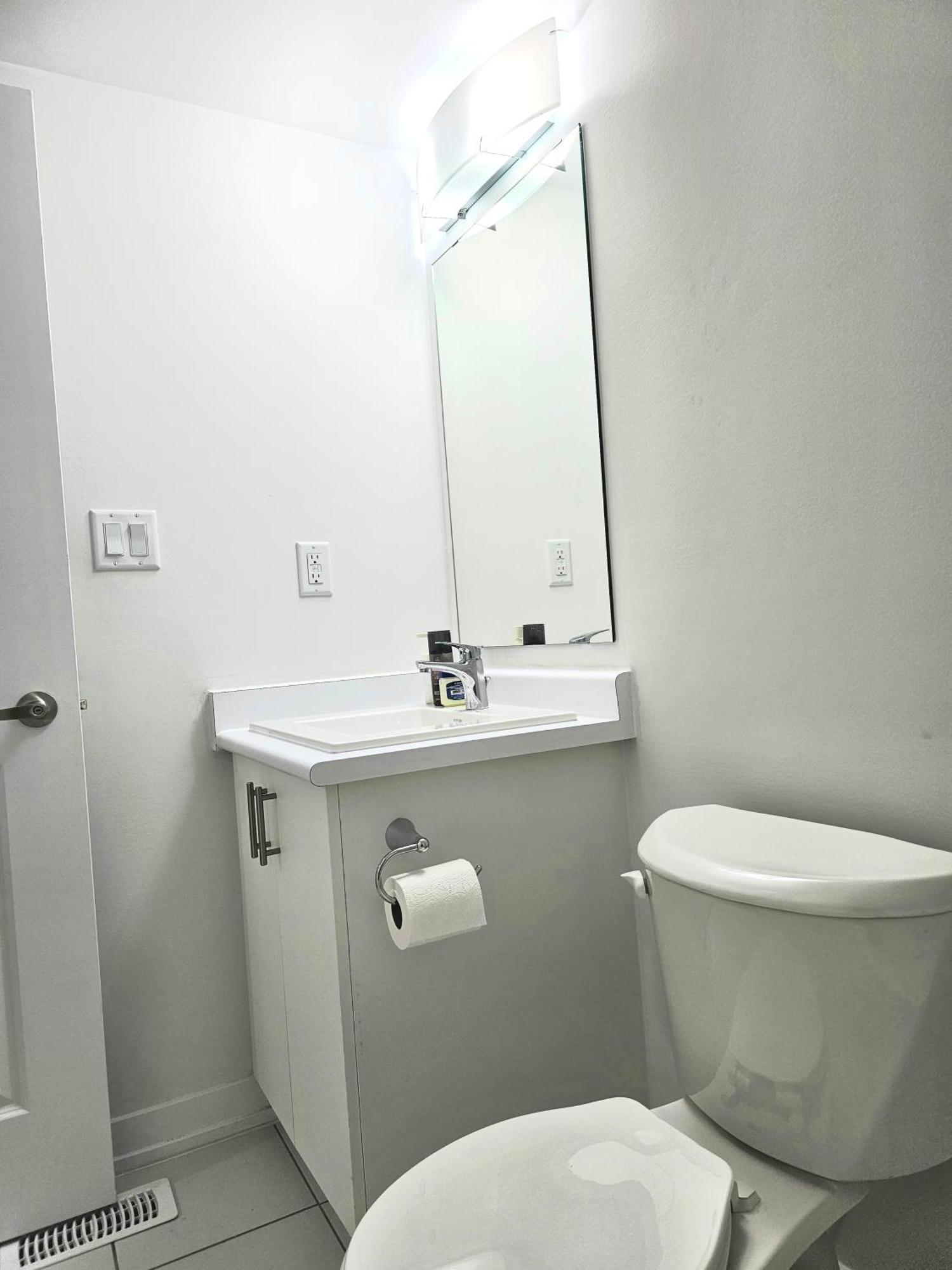Private M A P L E With Attached Full Bathroom In Toronto, On, Canada *