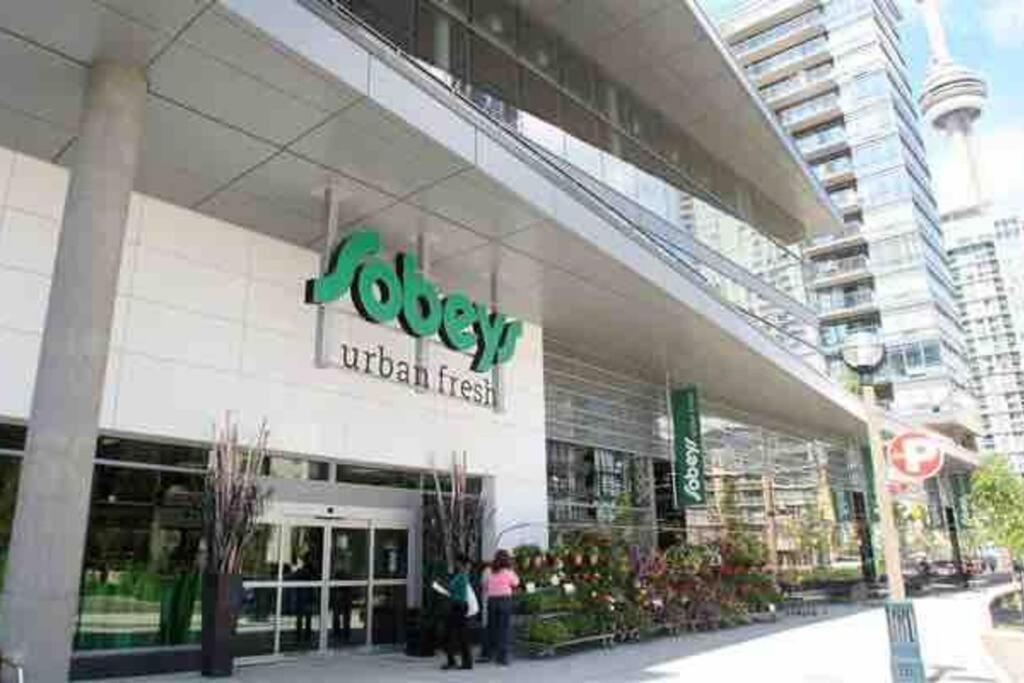 Comfy 1br & Den With Balcony- Close To Cn Tower
