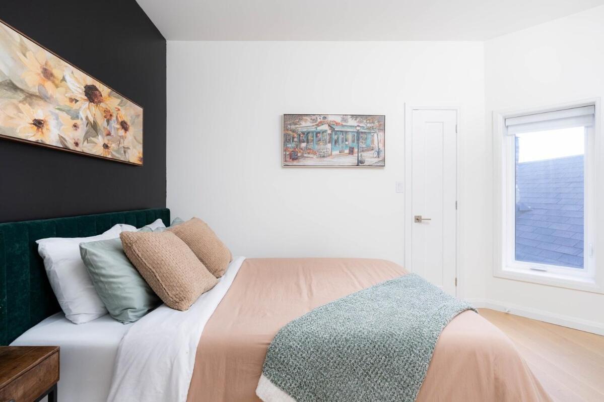 Stylish Townhome At Bathurst & College Apartment Toronto