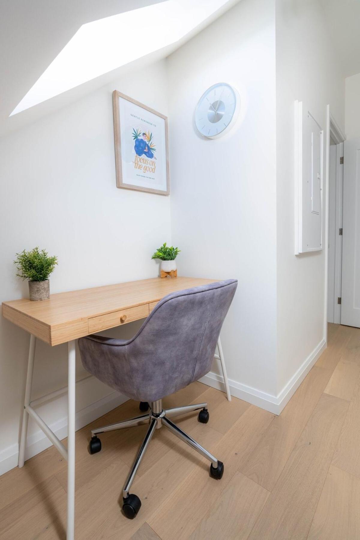 Apartment Stylish Townhome At Bathurst & College *