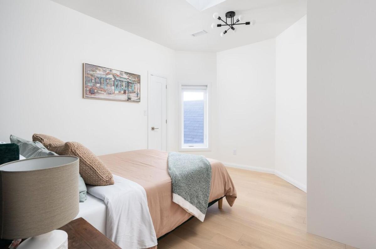 Stylish Townhome At Bathurst & College Apartment Toronto