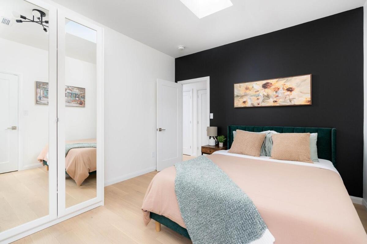 Apartment Stylish Townhome At Bathurst & College Toronto