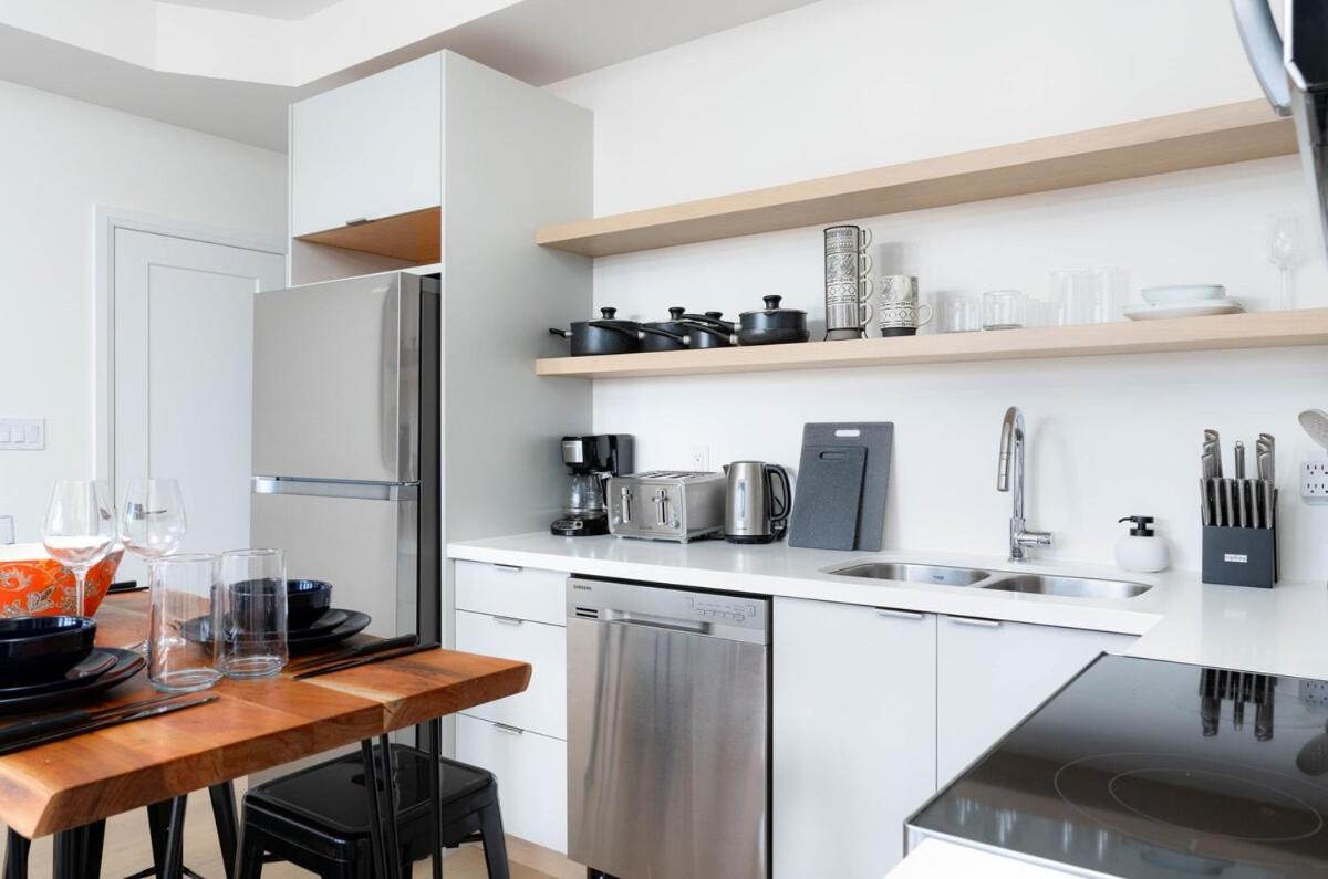 Stylish Townhome At Bathurst & College Apartment Toronto