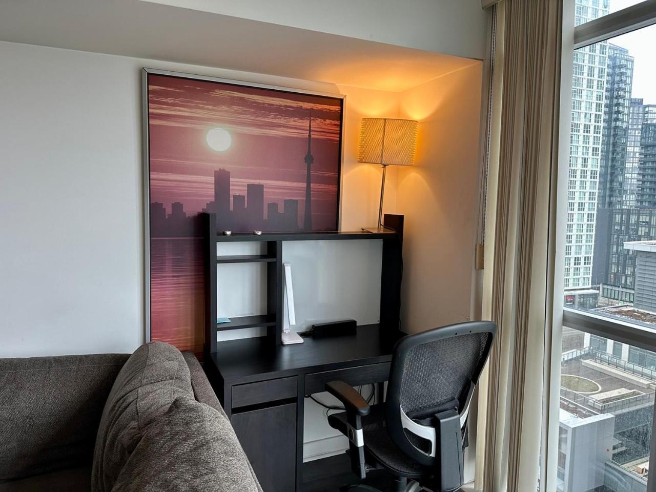 Apartment Comfy 1bdrm Den 2baths With 3 Real Beds Parking Toronto
