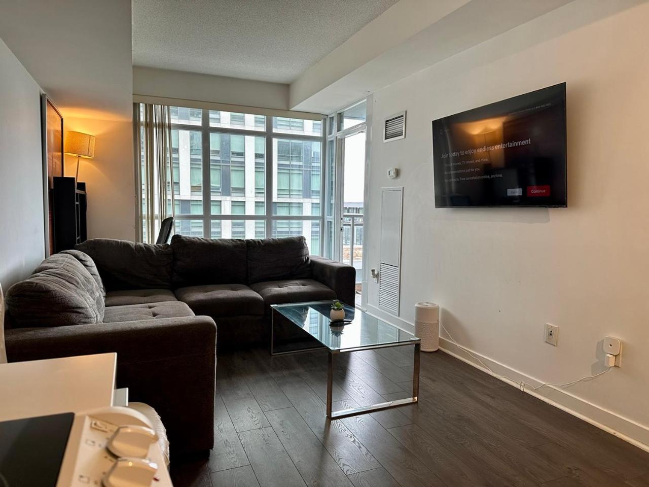 Comfy 1bdrm Den 2baths With 3 Real Beds Parking *