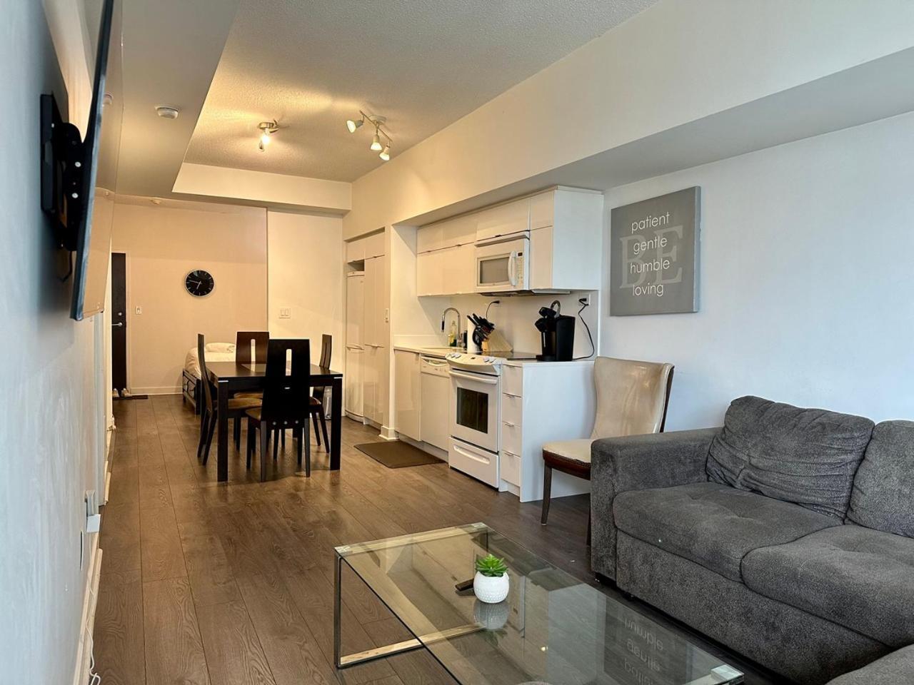 Comfy 1bdrm Den 2baths With 3 Real Beds Parking Toronto