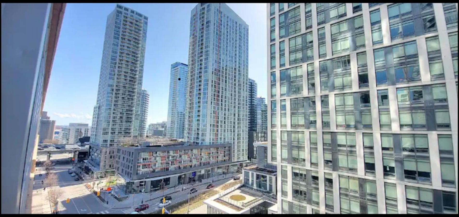 Comfy 1bdrm Den 2baths With 3 Real Beds Parking Apartment Toronto
