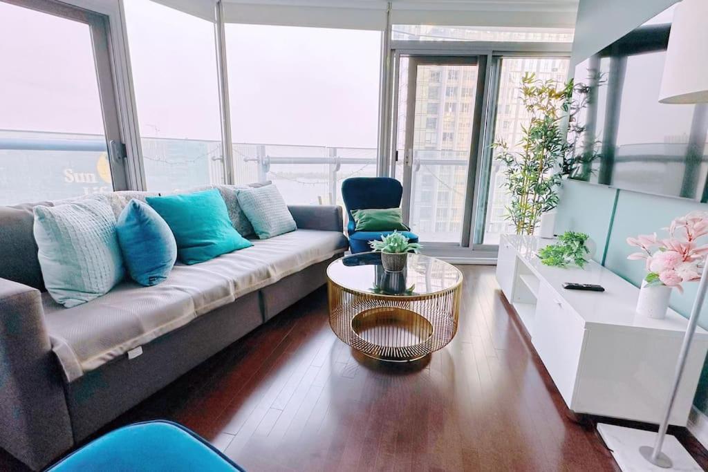 Apartment New Superior Lakeview Luxury 3-bedroom On High Floor Toronto