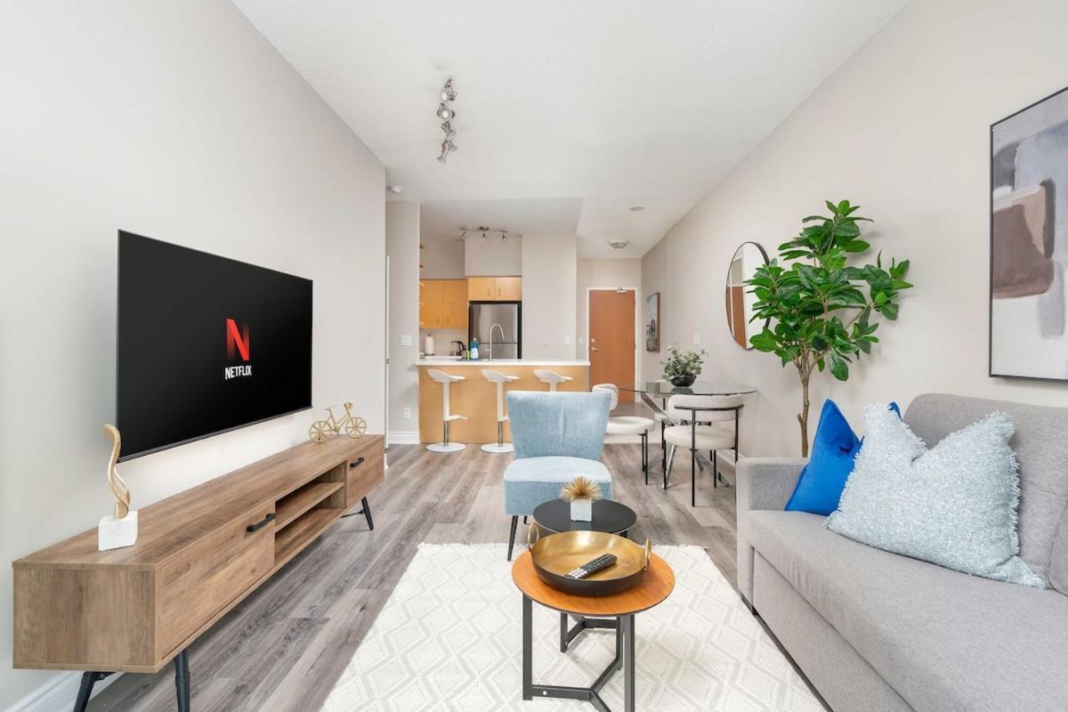 Modern 1br Hideaway Cn Tower Views Parking