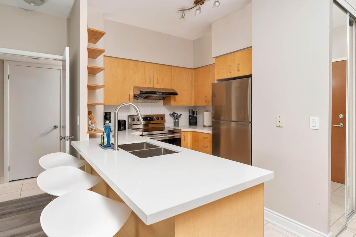 Apartment Modern 1br Hideaway Cn Tower Views Parking *
