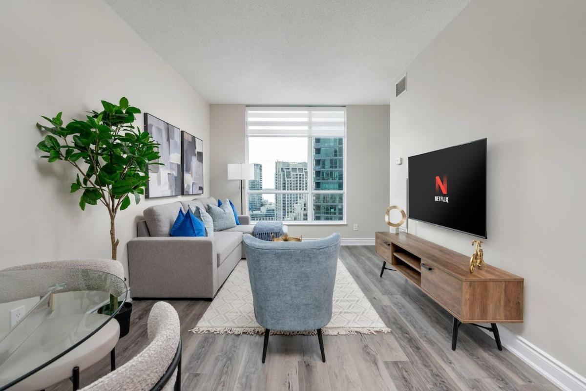 Modern 1br Hideaway Cn Tower Views Parking