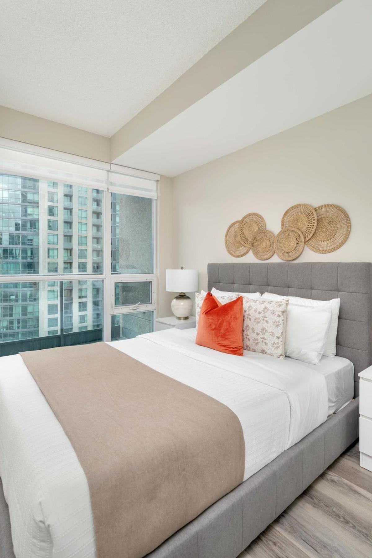 Apartment Modern 1br Hideaway Cn Tower Views Parking Toronto