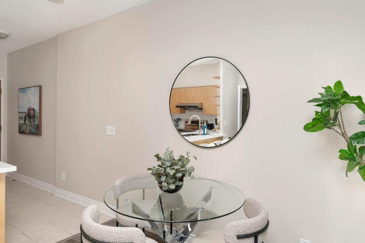 Modern 1br Hideaway Cn Tower Views Parking *