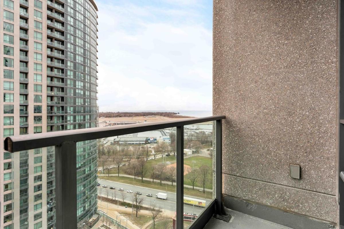 Modern 1br Hideaway Cn Tower Views Parking *