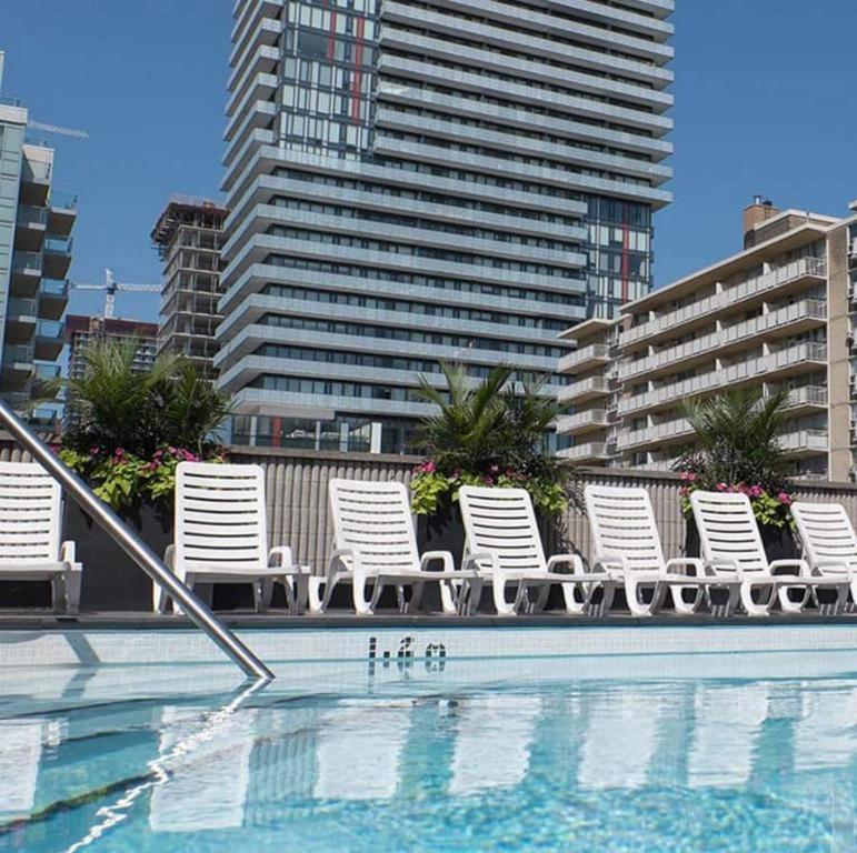 The Roehampton 2* Toronto