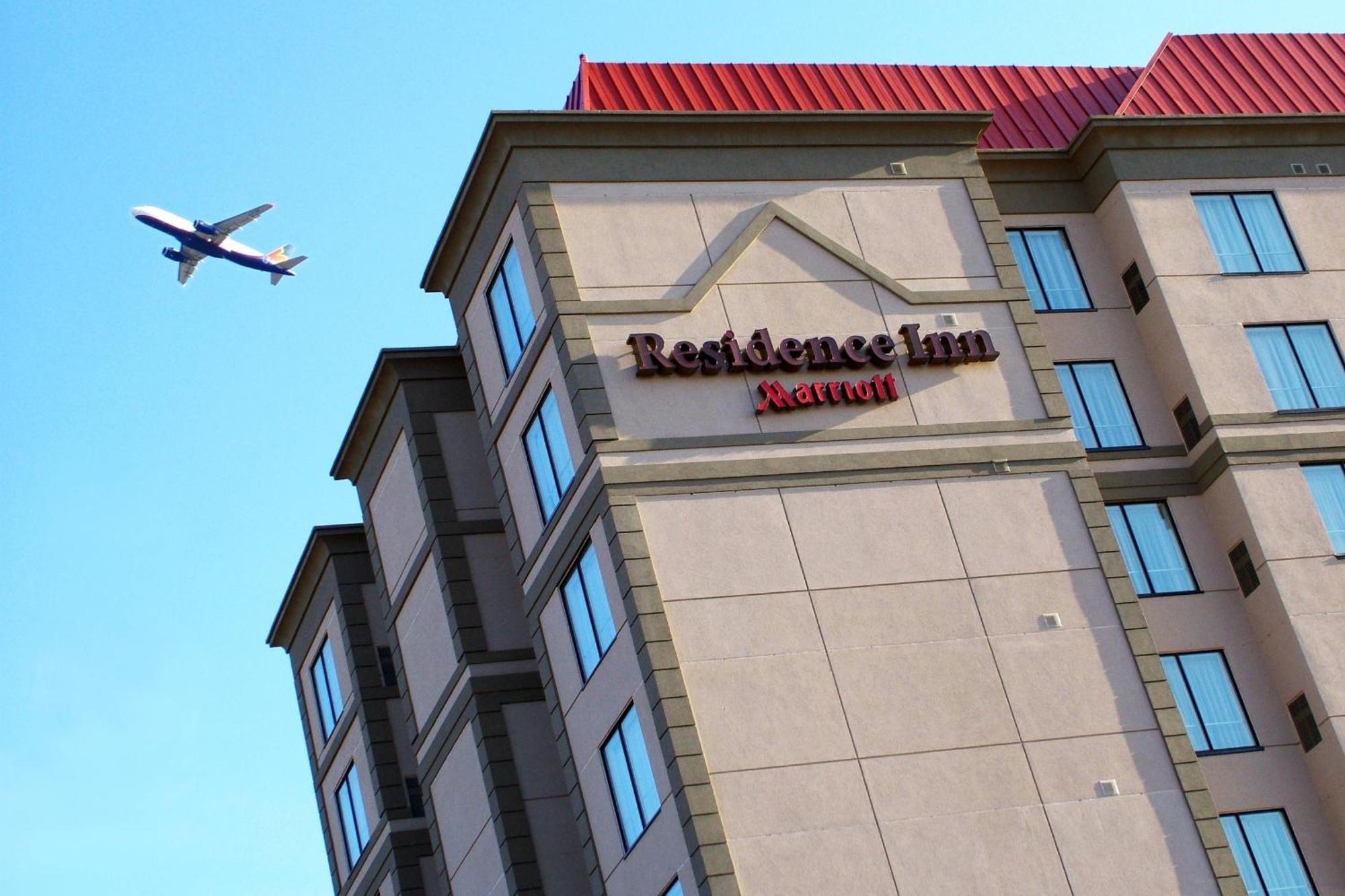 By Marriott Airport 3*
