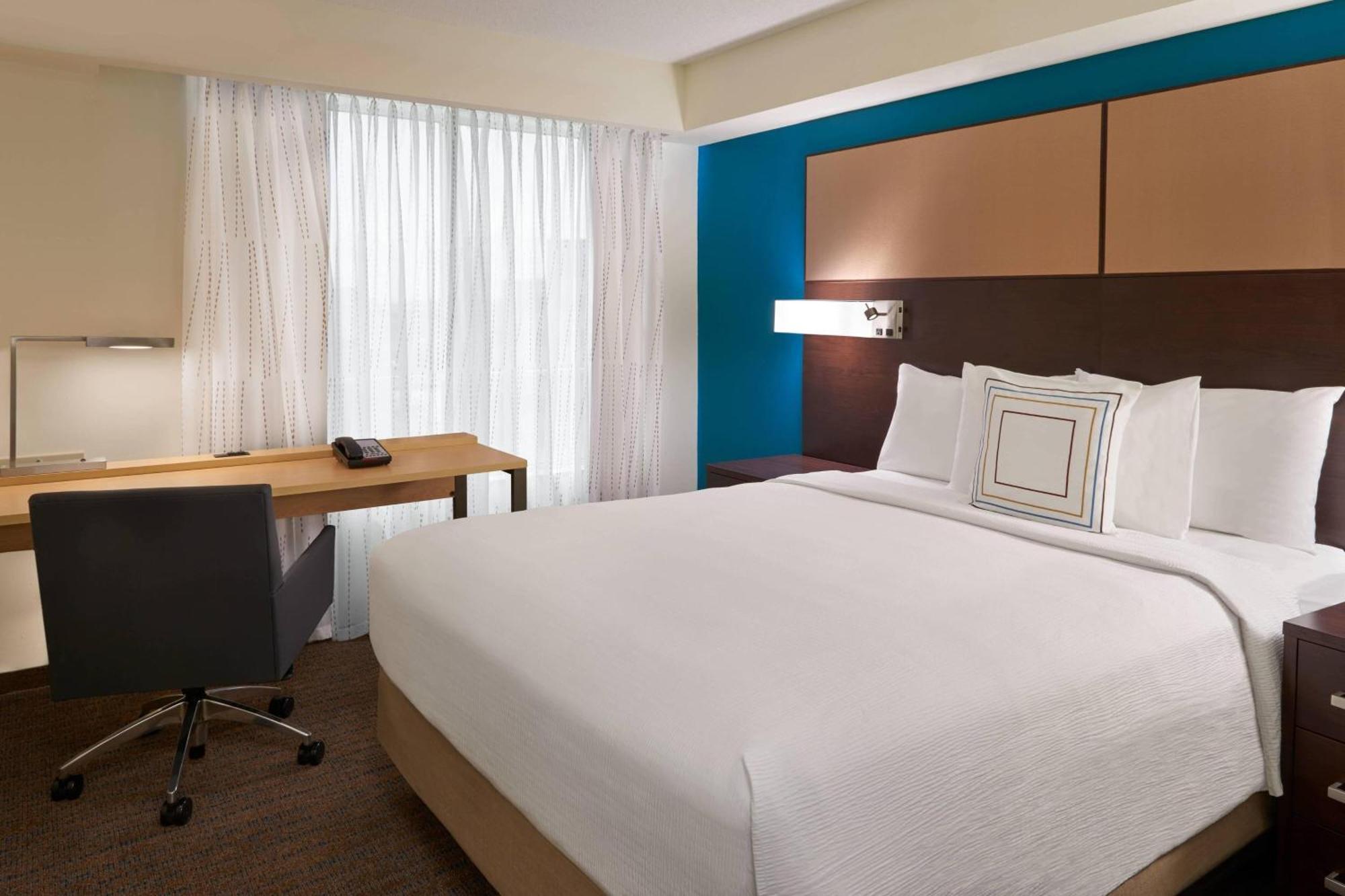 By Marriott Airport Hotel