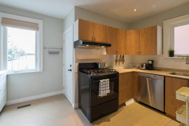 Bright And Quiet Bedroom Near Subway, Koreatown And Uoft *