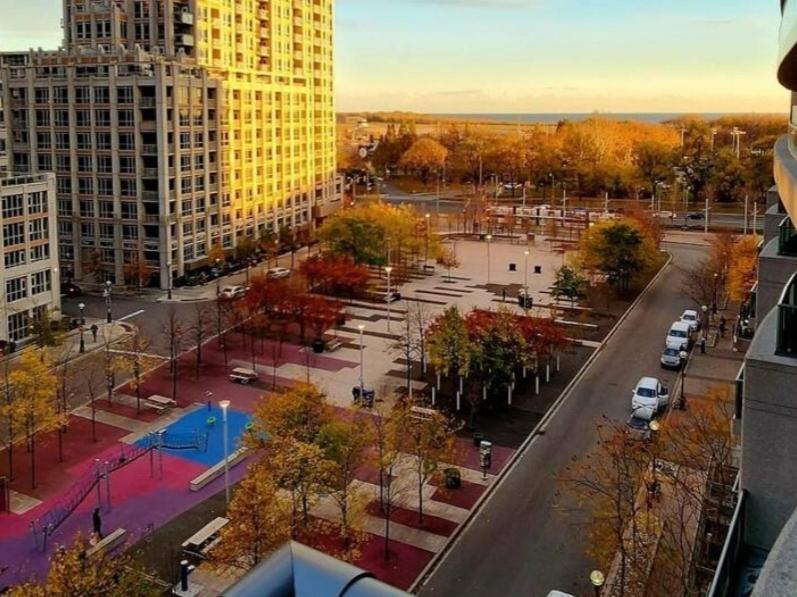 Lakeview In Downtown With Free Parking. Apartment Toronto