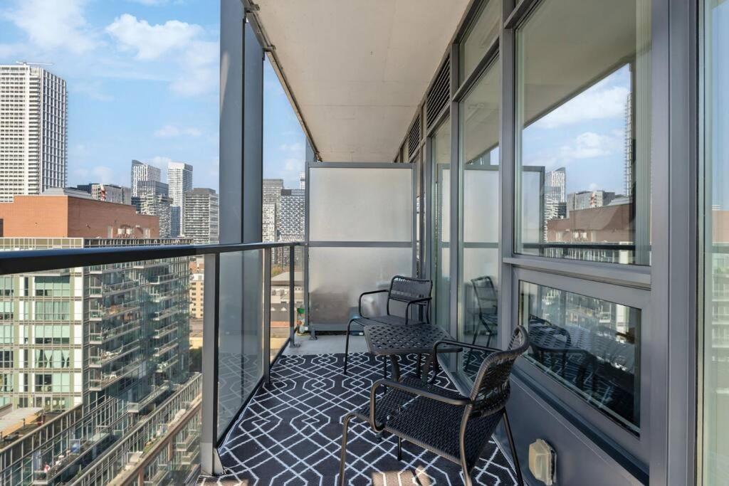 Amazing View 2br St Lawrence Market Condo, Downtown *