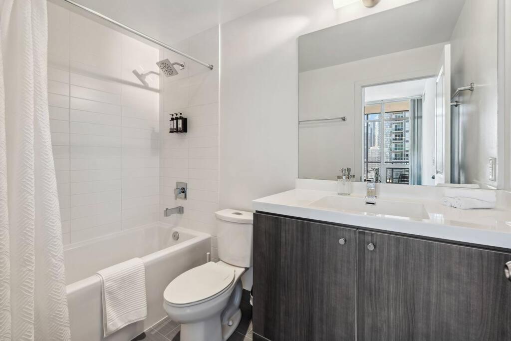 Apartment Amazing View 2br St Lawrence Market Condo, Downtown *