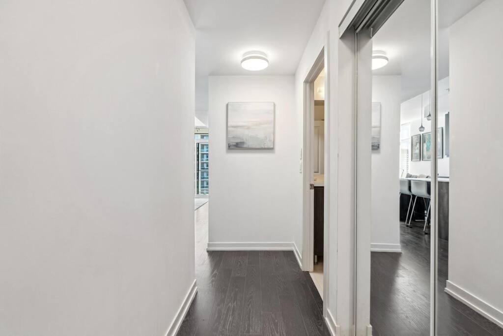 Amazing View 2br St Lawrence Market Condo, Downtown Apartment