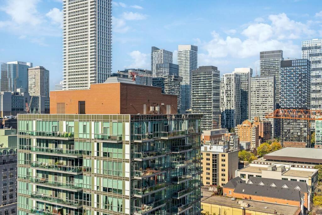 Amazing View 2br St Lawrence Market Condo, Downtown *