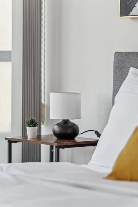 Amazing View 2br St Lawrence Market Condo, Downtown