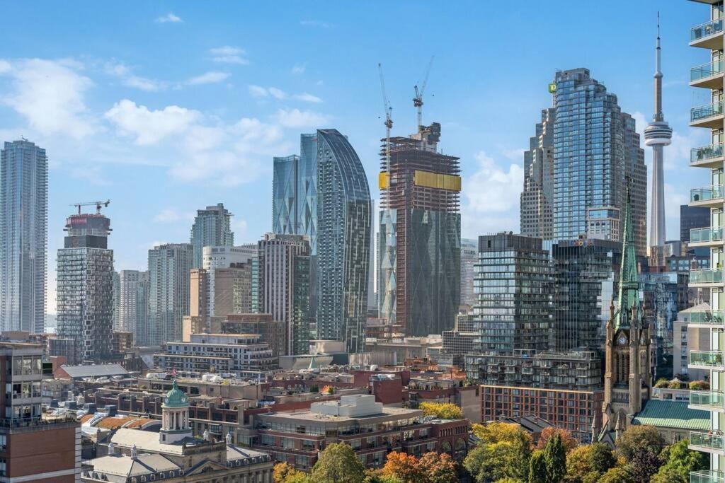 Amazing View 2br St Lawrence Market Condo, Downtown Apartment *