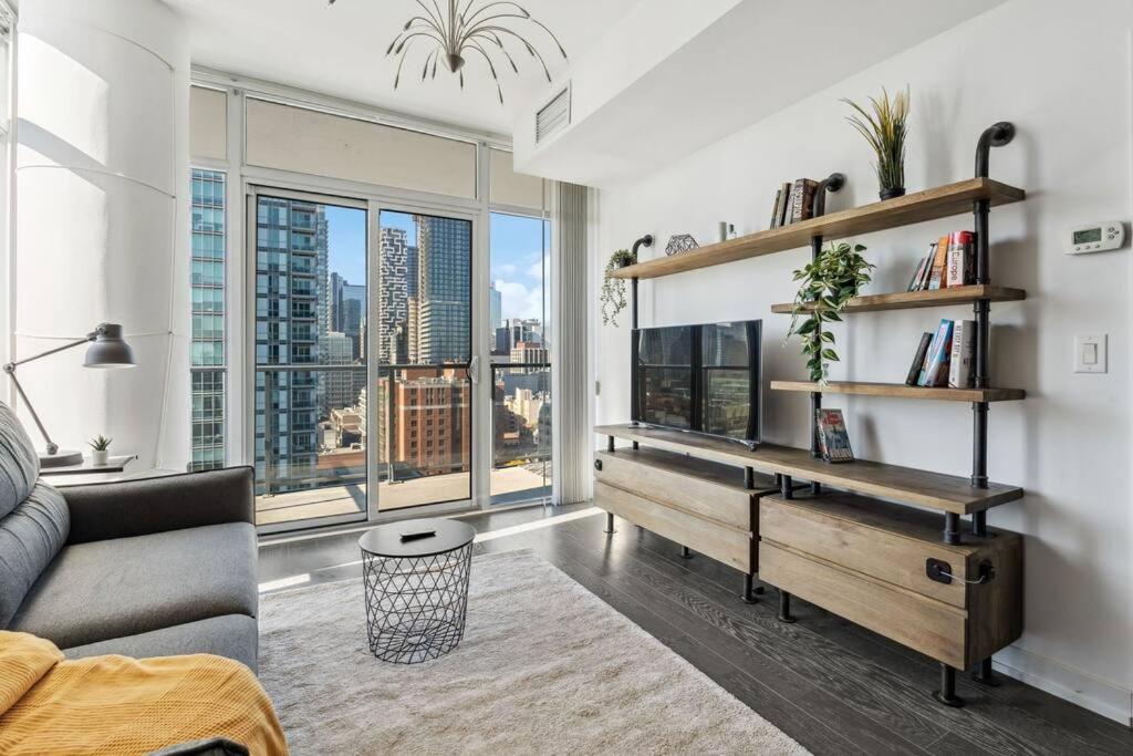 Amazing View 2br St Lawrence Market Condo, Downtown