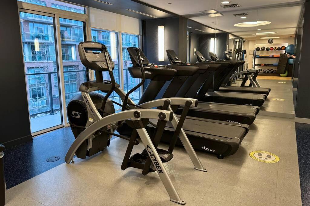 Amazing View 2br St Lawrence Market Condo, Downtown Apartment Toronto