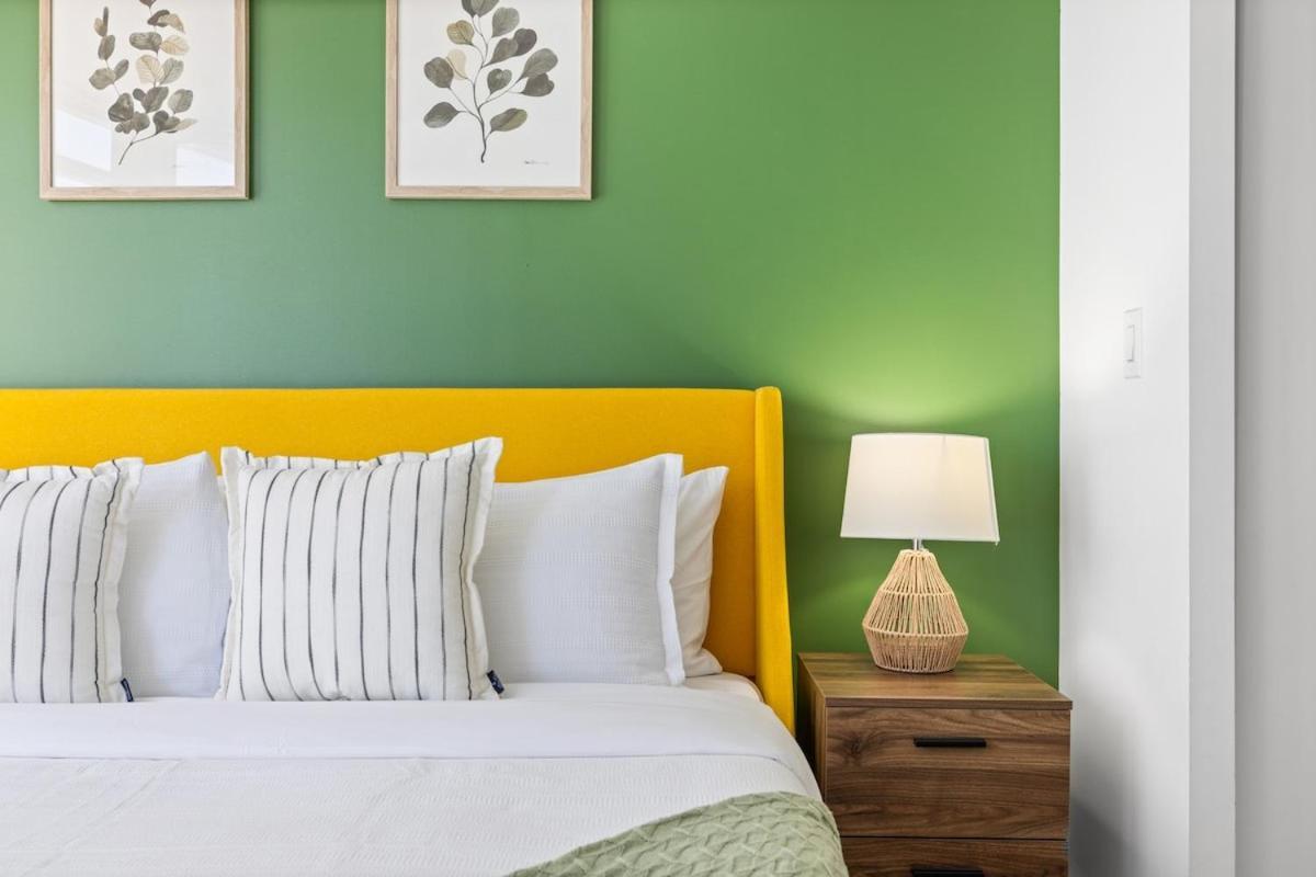 Spacious Bright & Sunlit Near Rogers & Scotia Arena Apartment Toronto
