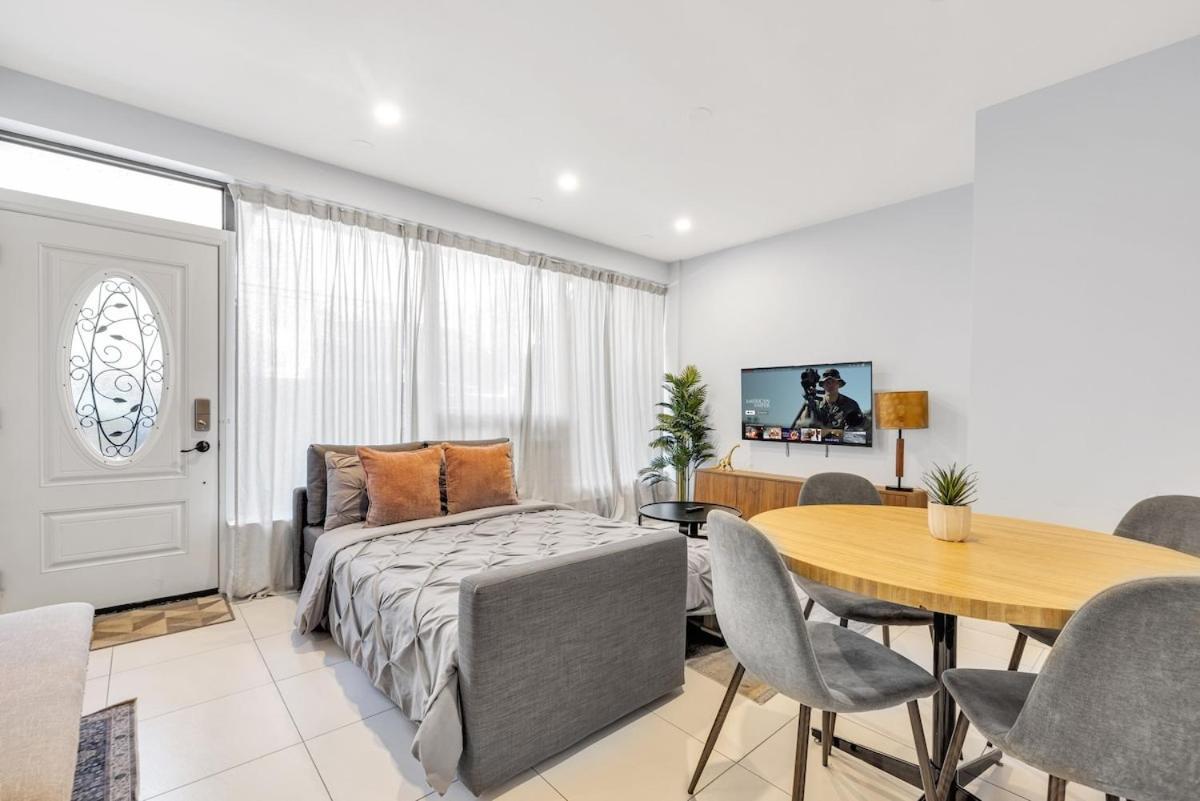 Queen St Boutique And Cafe Paradise Apartment Toronto