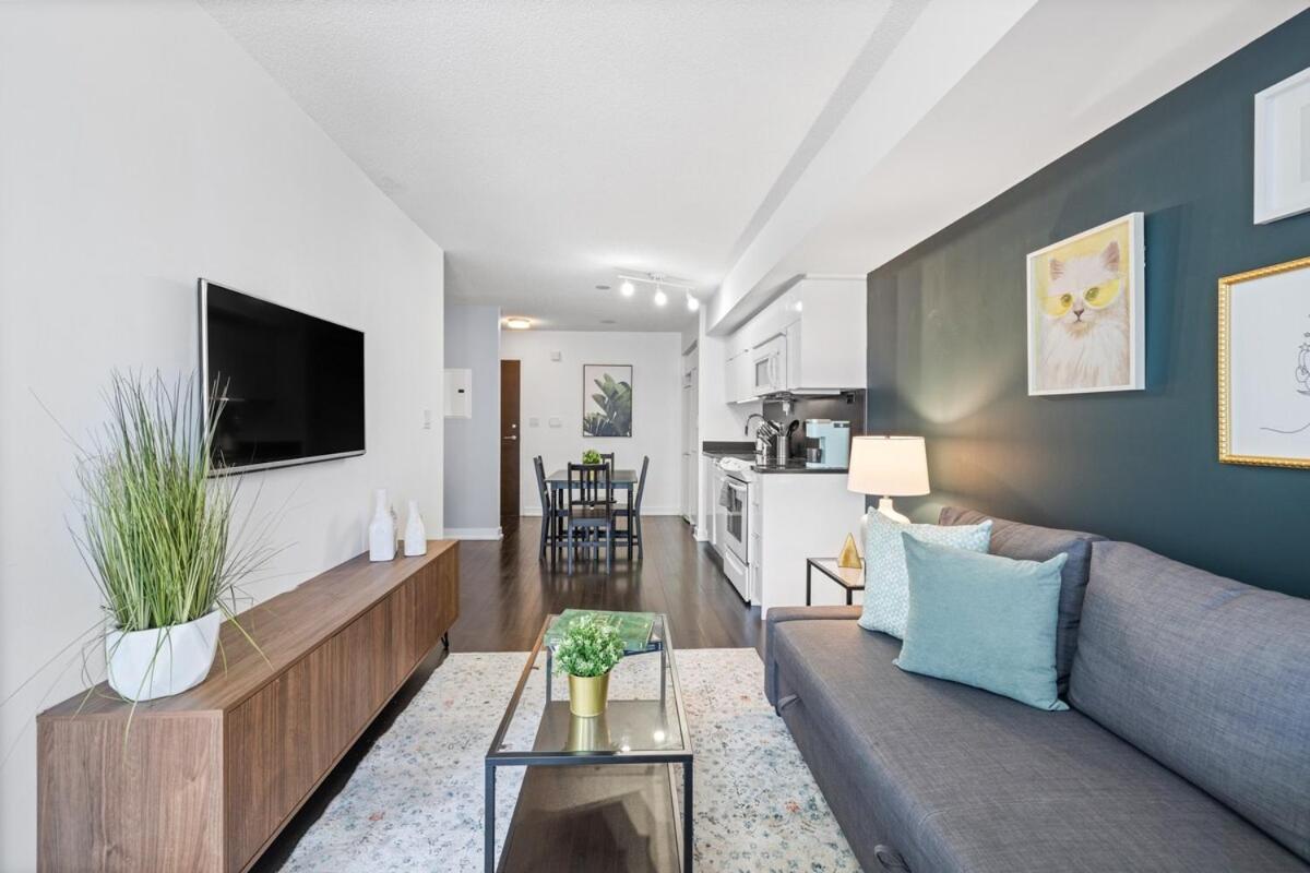 Apartment Spacious Bright & Sunlit Near Rogers & Scotia Arena *