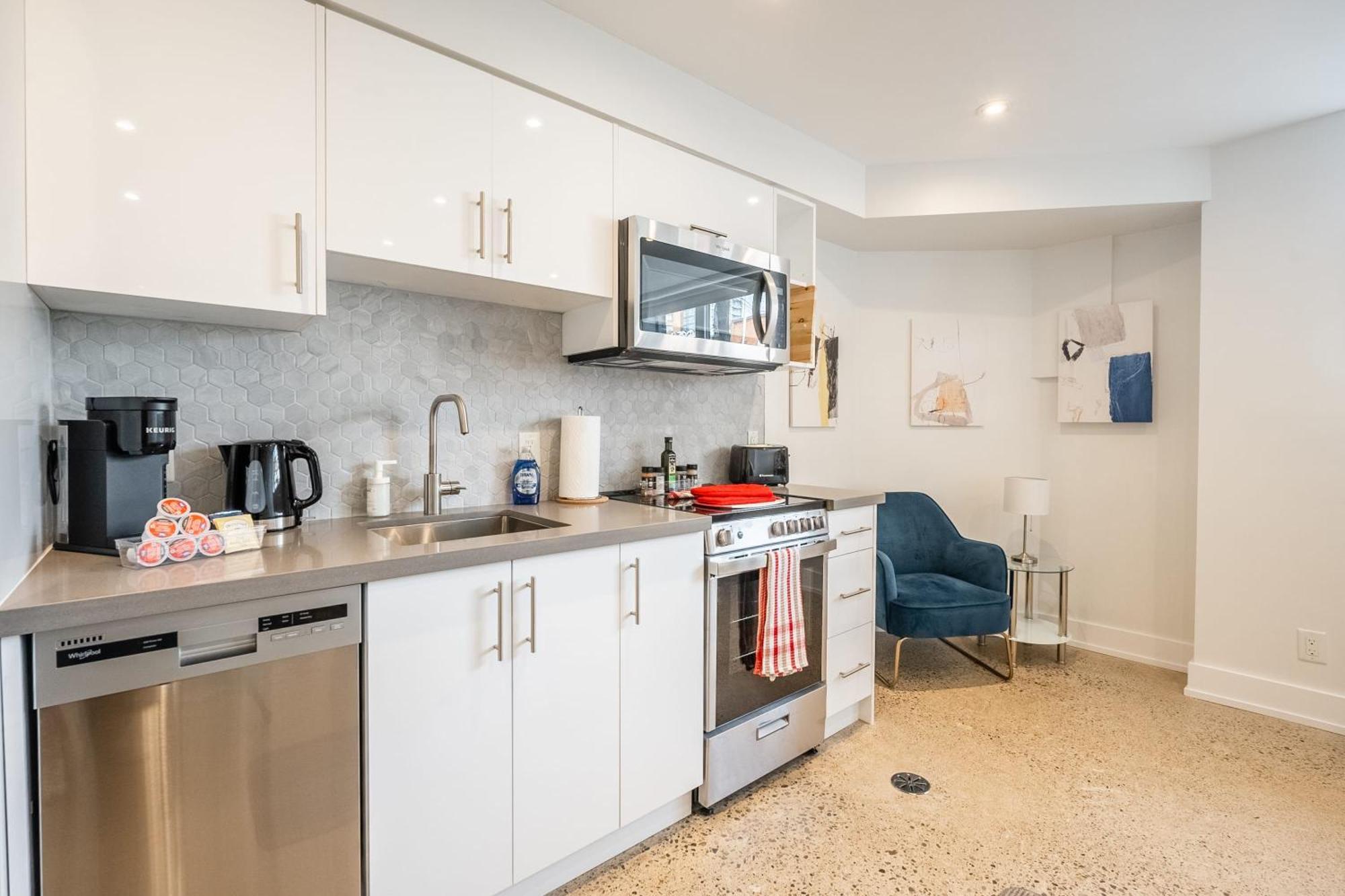 Modern 1br Stunning View Of Cn Tower Apartment