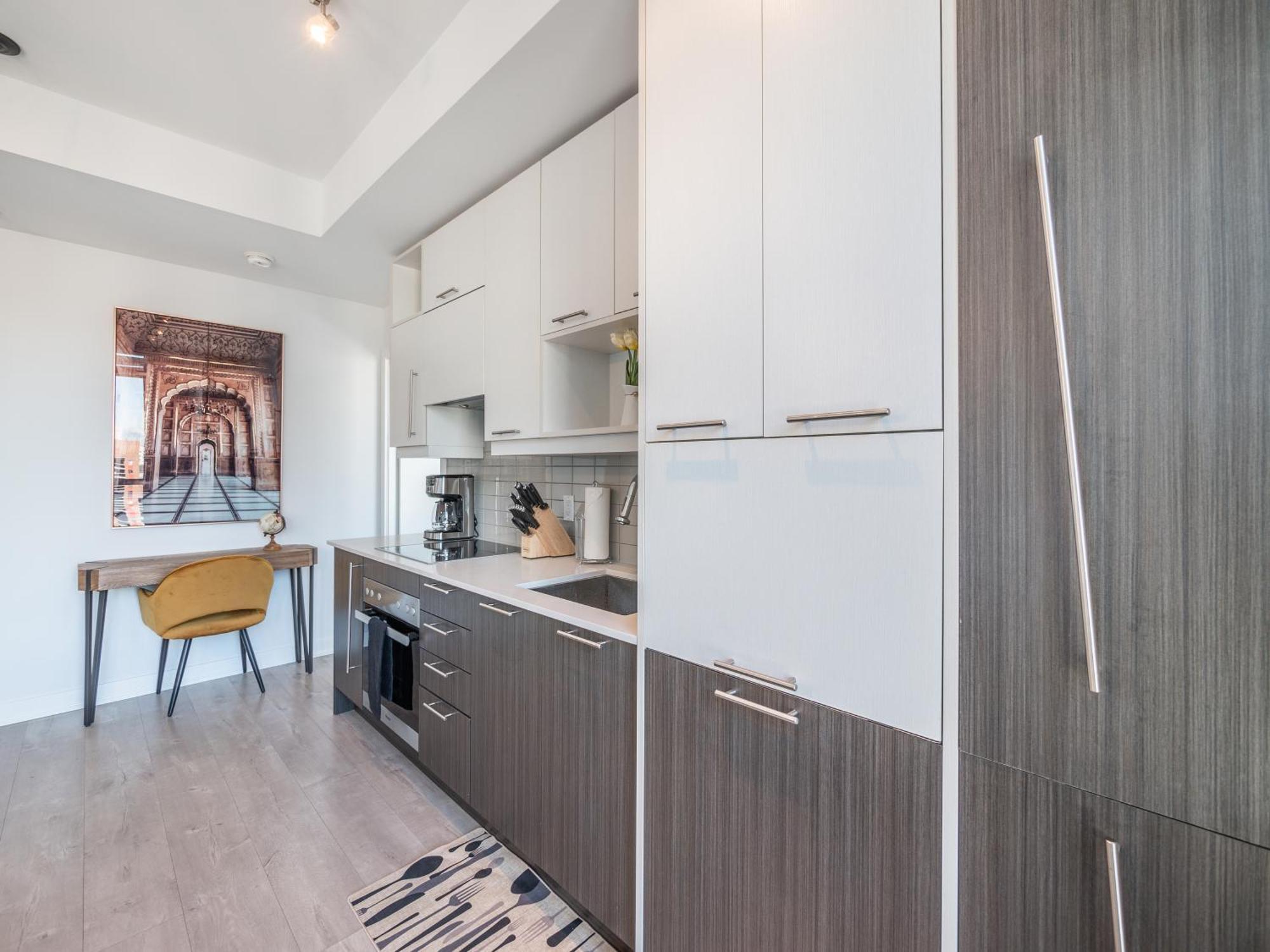 Parc - Entertainment District Apartment