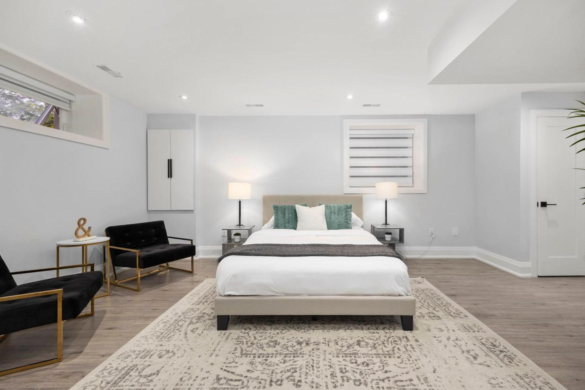 Cozy Renovated Luxurious Guest Located In Homestay Toronto