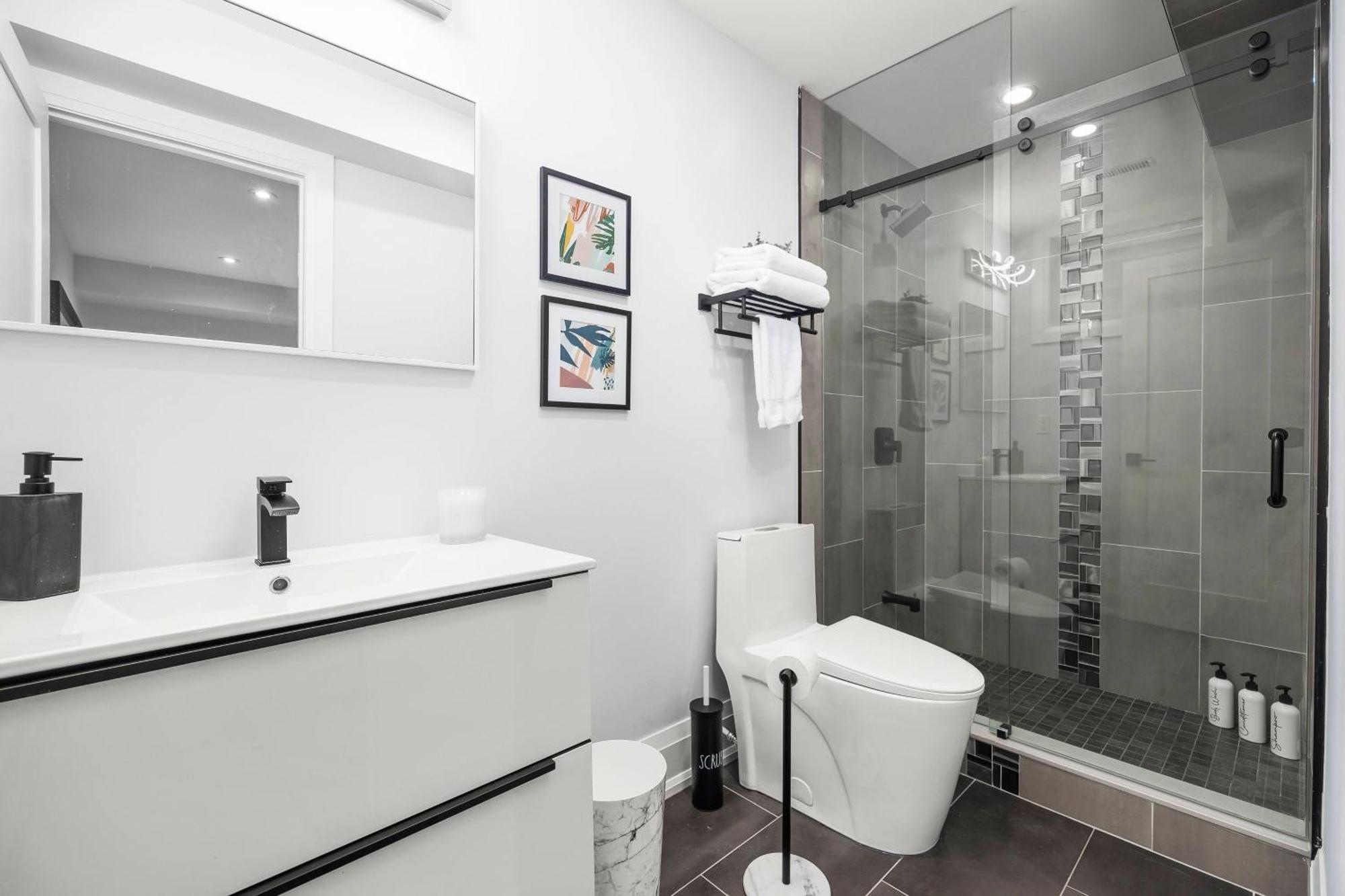 Homestay Cozy Renovated Luxurious Guest Located In