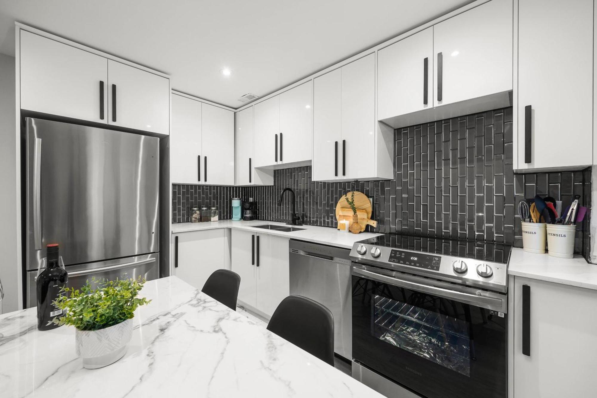 Cozy Renovated Luxurious Guest Located In Toronto