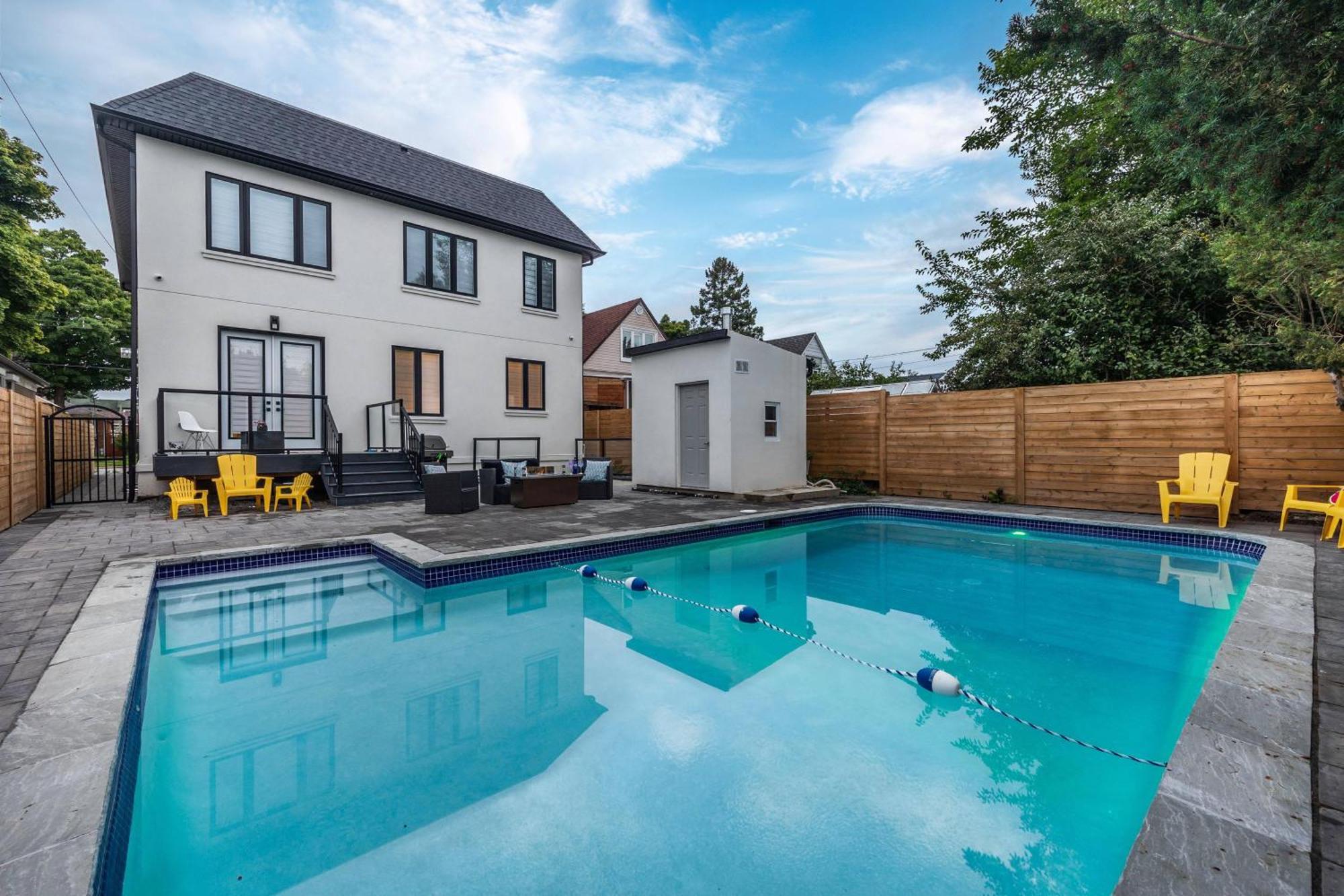 Cozy Renovated Luxurious Guest Located In Homestay Toronto