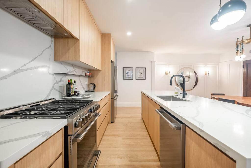 Expansive & Views Apartment